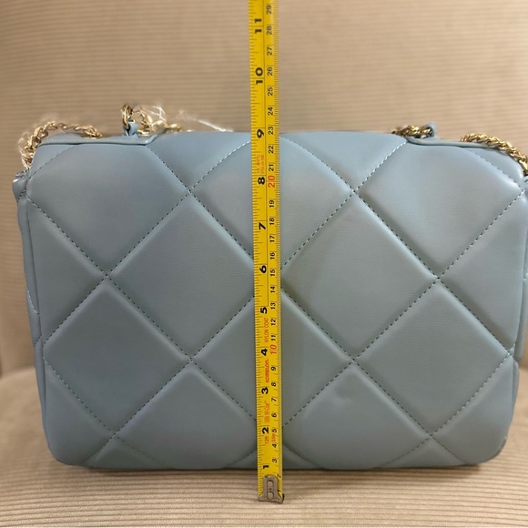 Badgley Mischka Spring Blue Vegan
Leather Small Quilted bag - Picture 5 of 10